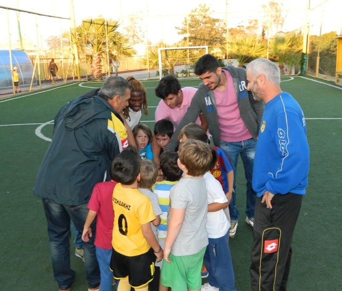 Εργοτέλης: Επίσκεψη παικτών στις ακαδημίες του συλλόγου (photos)