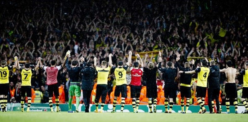 Ρεσιτάλ από τους οπαδούς της Ντόρτμουντ (photos+video)