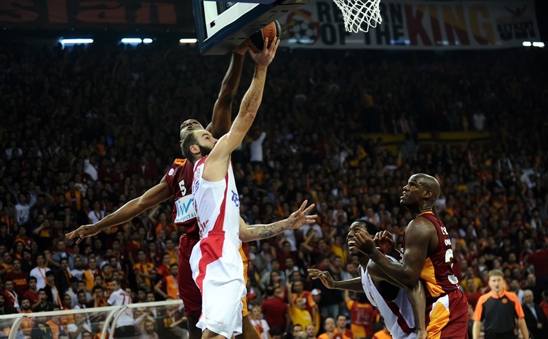 Ολυμπιακός: Θριάμβευσε στην Πόλη (photos)