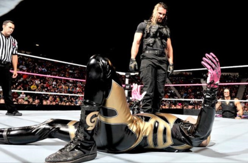 Main Event: Μερική εκδίκηση από Rollins (photos+videos)