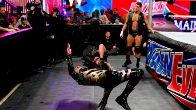 Main Event: Μερική εκδίκηση από Rollins (photos+videos)