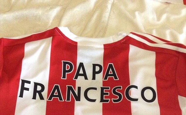 Σάντερλαντ: Οπαδός του Μαυρία ο Πάπας! (photos)