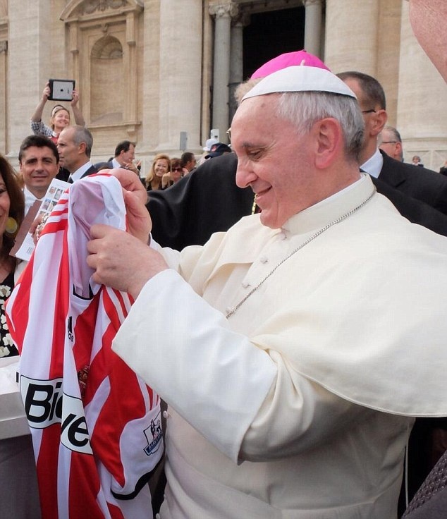 Σάντερλαντ: Οπαδός του Μαυρία ο Πάπας! (photos)
