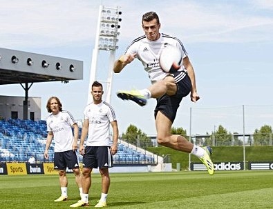 Ρεάλ Μαδρίτης: Ντρίμπλα με τα… οπίσθια! (photos+video)