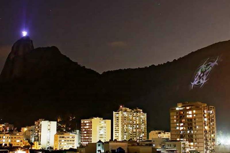 Μυστηριώδη σύμβολα στην Κοπακαμπάνα (photos)