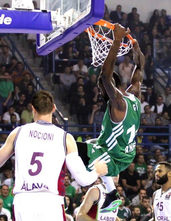 Παναθηναϊκός: «Γκρέμισαν» την μπασκέτα! (photos+video)