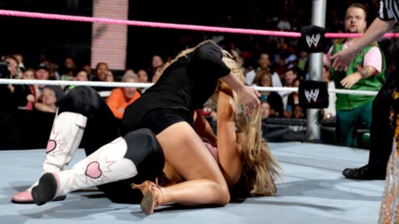 SmackDown: Στο Hell in a Cell με γιορτή (photos+videos)