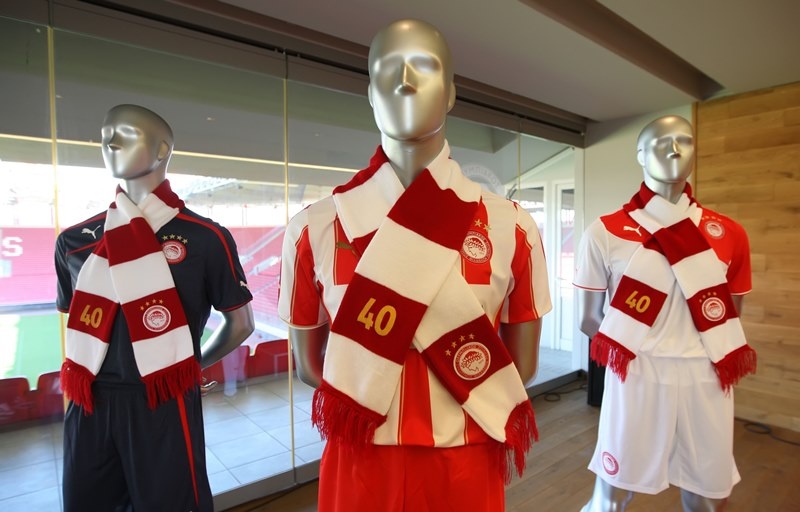 Ολυμπιακός: Η φωτογράφηση με το logo της UNICEF (photos+video)