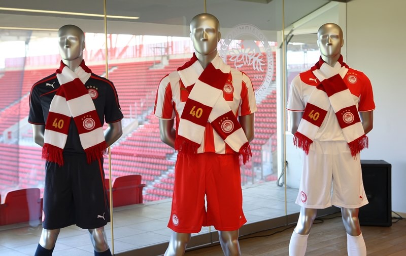 Ολυμπιακός: Η φωτογράφηση με το logo της UNICEF (photos+video)