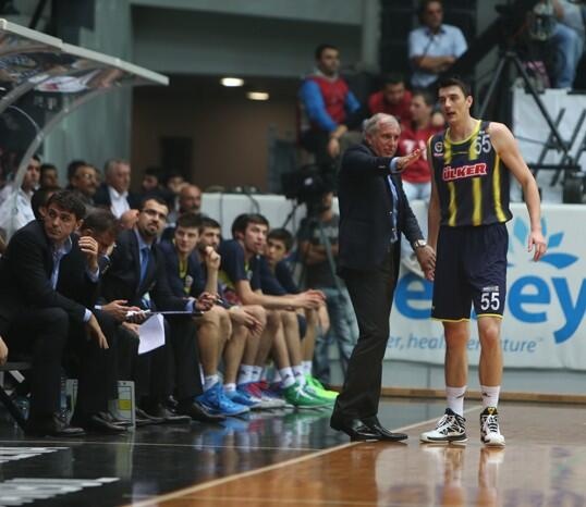 Twitter: Το φιλί στο στόμα στον Μουρίνιο, ο καπνός του Φέτελ και το… μωρό του Φάμπρεγας (photos)