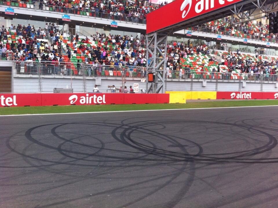 Twitter: Το φιλί στο στόμα στον Μουρίνιο, ο καπνός του Φέτελ και το… μωρό του Φάμπρεγας (photos)