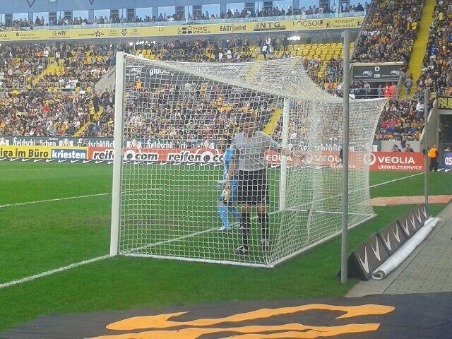 Twitter: Το φιλί στο στόμα στον Μουρίνιο, ο καπνός του Φέτελ και το… μωρό του Φάμπρεγας (photos)