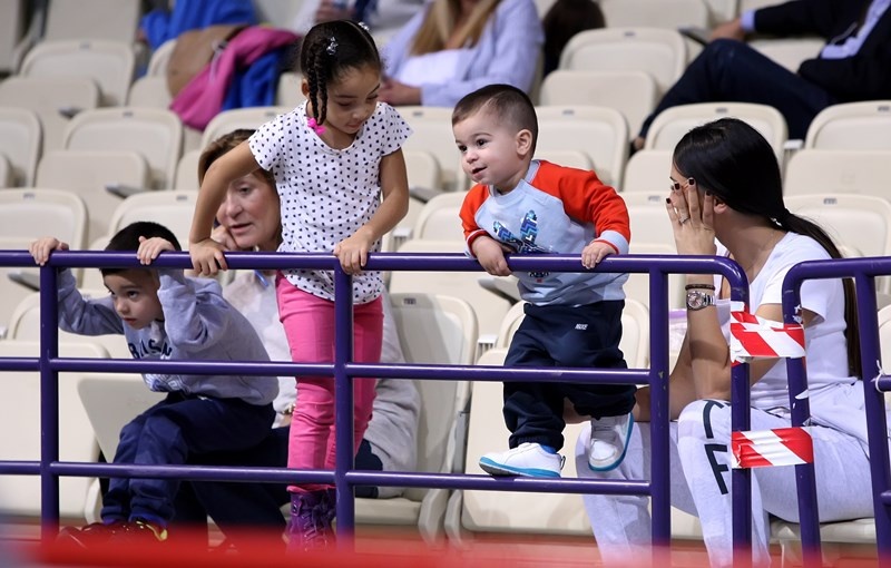 Ολυμπιακός: Στο παρκέ η οικογένεια Σπανούλη (photos)