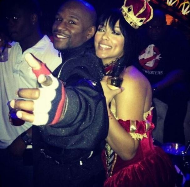 Μποξ: Αρραβωνιάστηκε… ξανά ο Mayweather Jr. (photos)