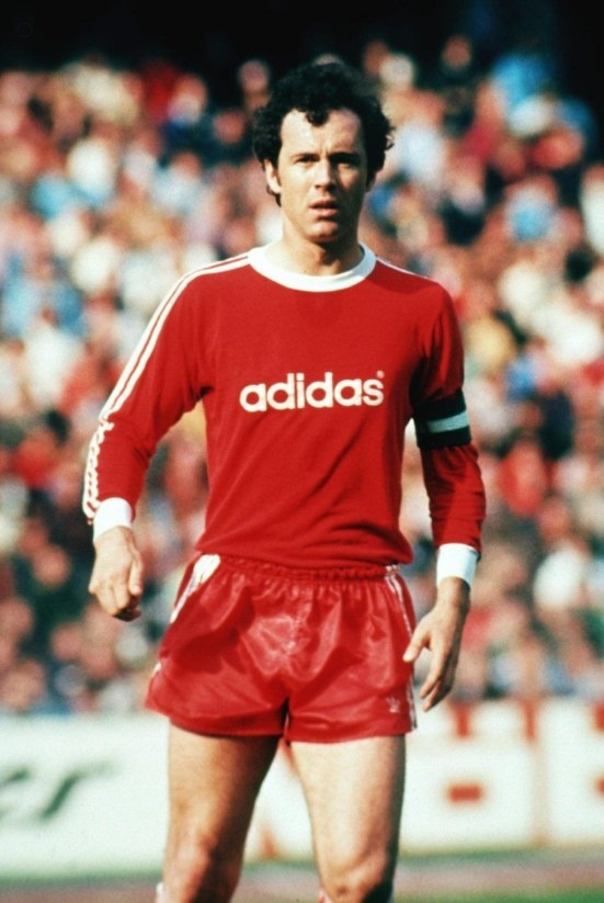 Μπεκενμπάουερ: «Έρχονται… εξωγήινοι για να παίξουν ποδόσφαιρο!» (photos+video)