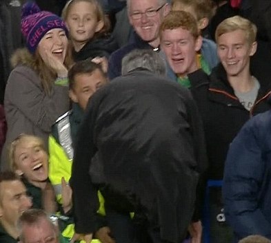 Τσέλσι: Τα ντοκουμέντα του καυτού φιλιού στον Μουρίνιο! (photos+videos)