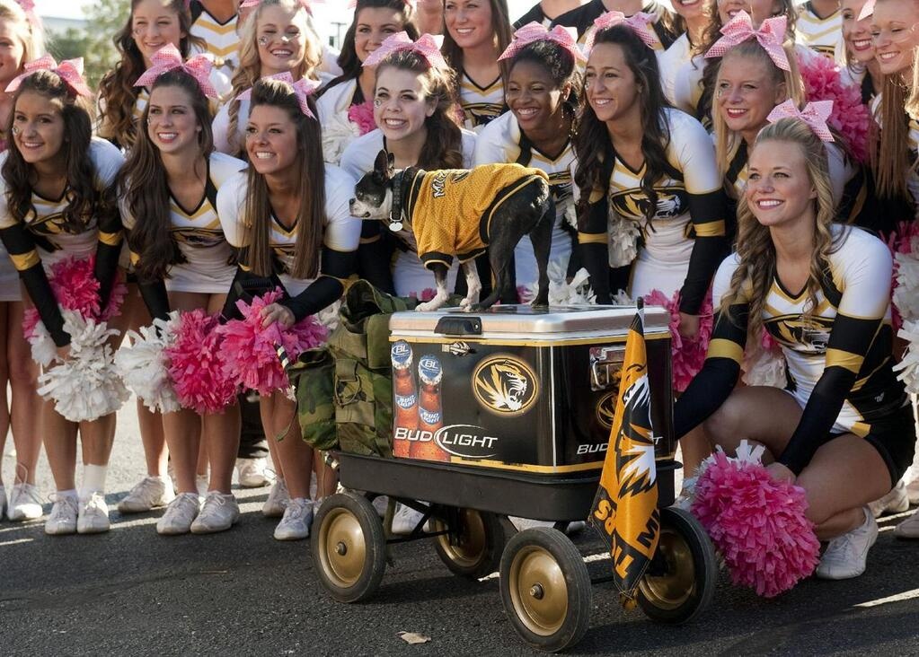 Twitter: Το φιλί στο στόμα στον Μουρίνιο, ο καπνός του Φέτελ και το… μωρό του Φάμπρεγας (photos)