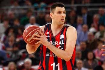 Λαμποράλ Κούτσα: Επέστρεψε ο Μπιέλιτσα (photos+video)