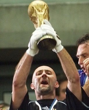 Πρωταθλητής αγώνων αυτοκινήτου ο Μπαρτέζ! (photos+video)