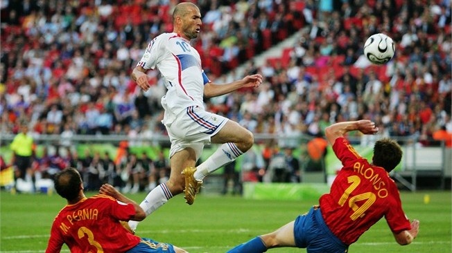 Ρεάλ Μαδρίτης: «Ξεφτίλισε» τον Ζιντάν ο Αλόνσο (photos+video)