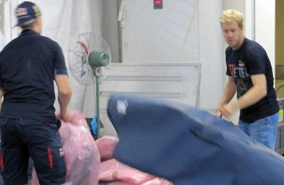 Ρεντ Μπουλ: Αντί να πανηγυρίζει… μετακομίζει ο Φέτελ! (photos+video)