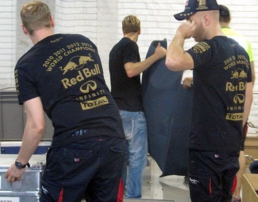 Ρεντ Μπουλ: Αντί να πανηγυρίζει… μετακομίζει ο Φέτελ! (photos+video)