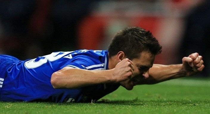 Ο χοντρός φίλαθλος που τα… πέταξε έξω και η… τούμπα του αλόγου (photos)