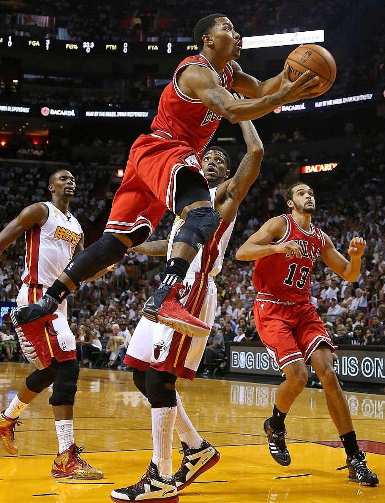 Ο χοντρός φίλαθλος που τα… πέταξε έξω και η… τούμπα του αλόγου (photos)