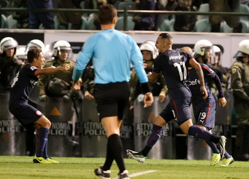 Ολυμπιακός: Ο πανηγυρισμός του Μήτρογλου (photos)