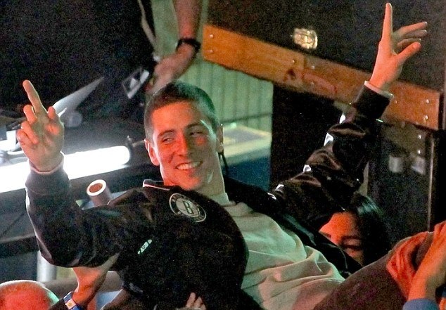 Τσέλσι: «Βούτηξε» στους θαυμαστές του ο Τόρες! (photos)