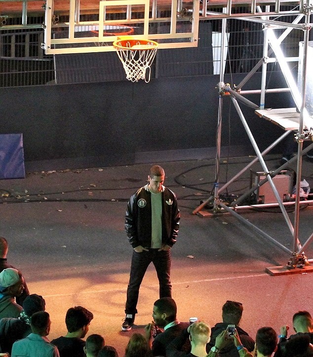 Τσέλσι: «Βούτηξε» στους θαυμαστές του ο Τόρες! (photos)