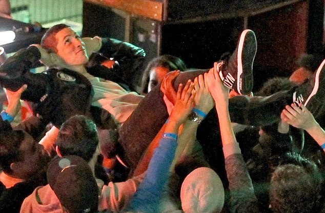 Τσέλσι: «Βούτηξε» στους θαυμαστές του ο Τόρες! (photos)