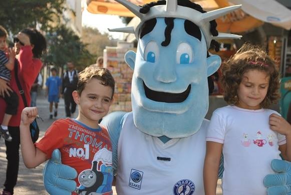 Κολοσσός Ρόδου: Κοντά στα παιδιά (photos)