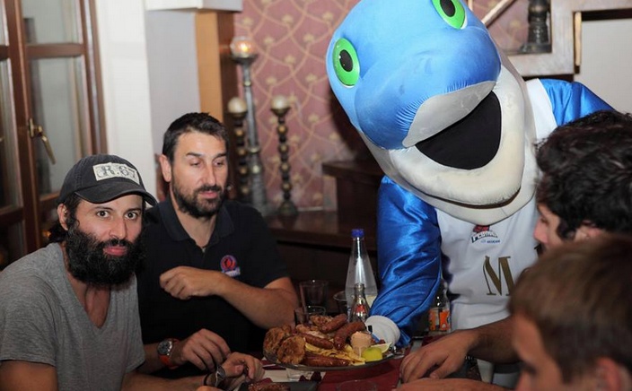 Ρέθυμνο: Το κέρασμα του Αγορίνου (photos)