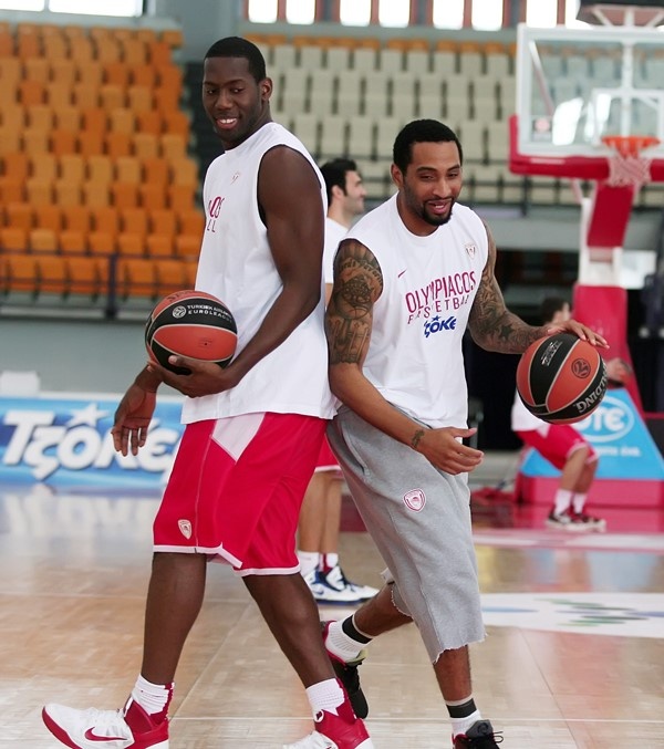 Ολυμπιακός: Με τα Rose Englewood ο Λο (photos)