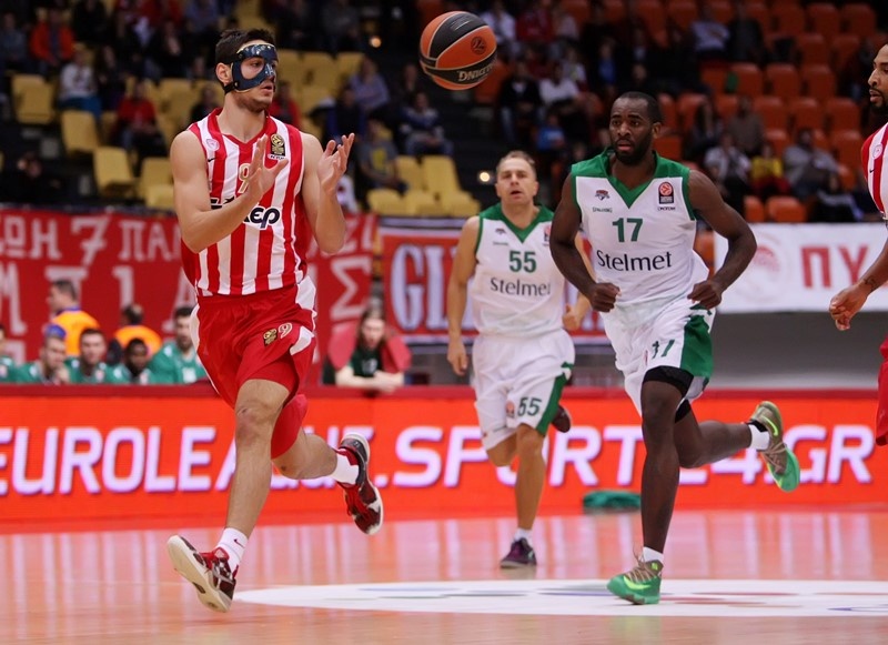 Ολυμπιακός: Ο... μασκοφόρος Παπαπέτρου (photos)