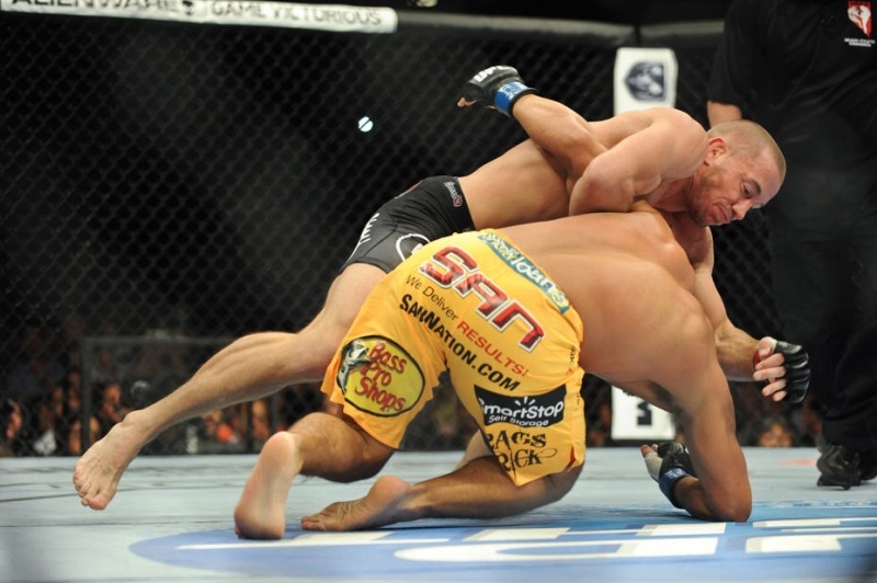 UFC 167: Με το ζόρι πρωταθλητής και… μαχητής ο St. Pierre (GIFs)