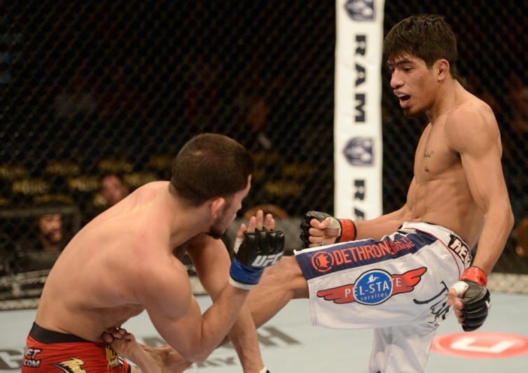 UFC 167: Με το ζόρι πρωταθλητής και… μαχητής ο St. Pierre (GIFs)
