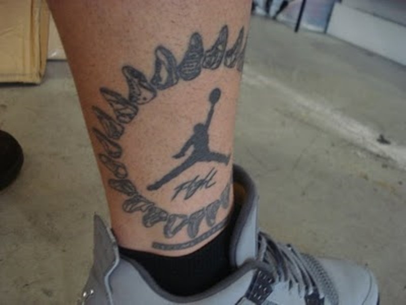 Σάρλοτ Μπόμπκατς: Τζόρνταν και σε τατουάζ (photos)