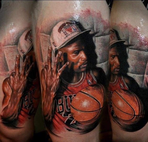 Σάρλοτ Μπόμπκατς: Τζόρνταν και σε τατουάζ (photos)