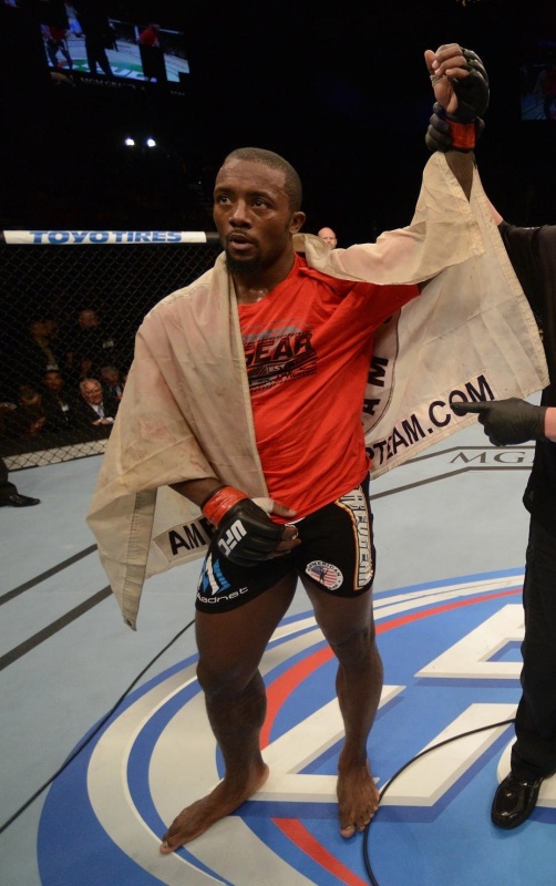 UFC 167: Με το ζόρι πρωταθλητής και… μαχητής ο St. Pierre (GIFs)