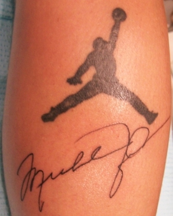 Σάρλοτ Μπόμπκατς: Τζόρνταν και σε τατουάζ (photos)