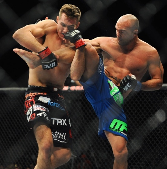 UFC 167: Με το ζόρι πρωταθλητής και… μαχητής ο St. Pierre (GIFs)