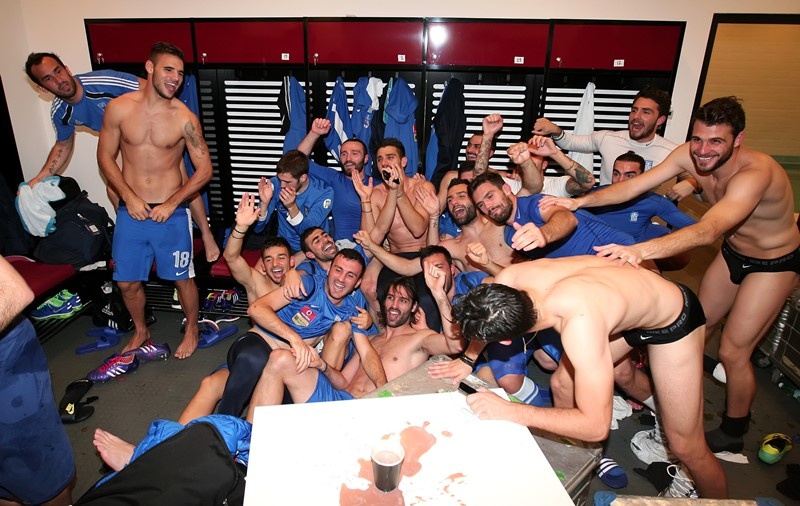 Ελλάδα: Χαμός στα αποδυτήρια (photos)