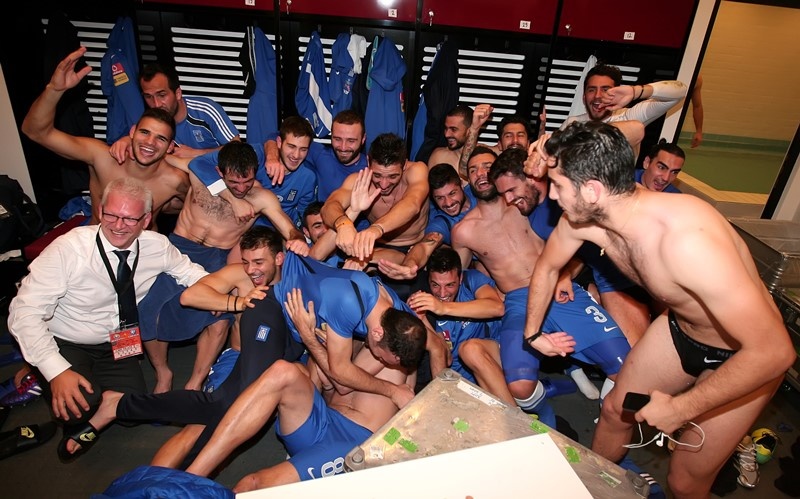 Ελλάδα: Χαμός στα αποδυτήρια (photos)