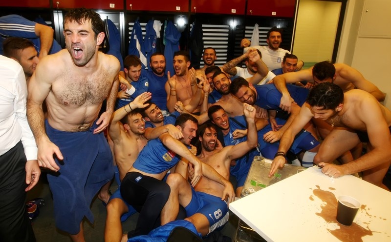 Ελλάδα: Χαμός στα αποδυτήρια (photos)