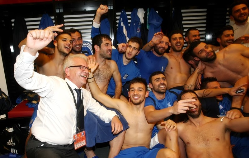 Ελλάδα: Χαμός στα αποδυτήρια (photos)