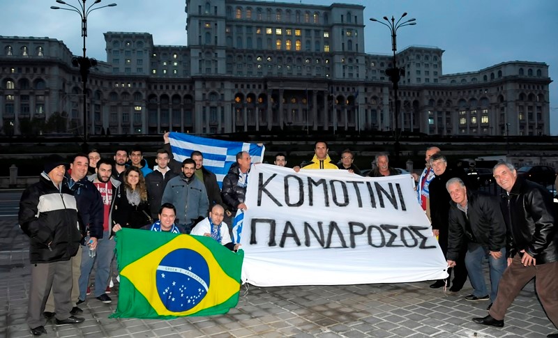 Ελλάδα: Γαλανόλευκη… πορεία στο Βουκουρέστι (video+photos)