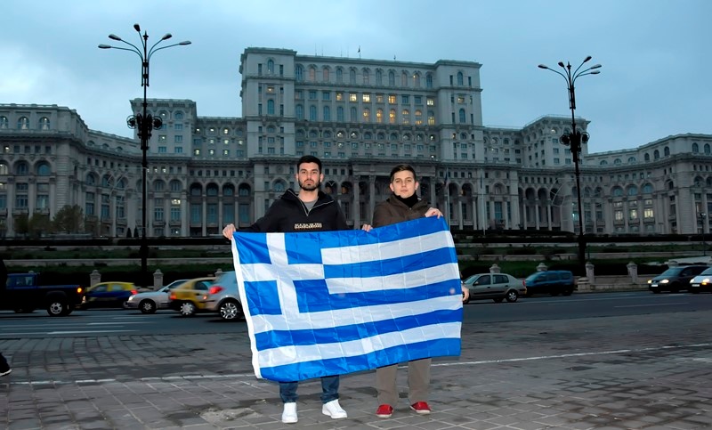 Ελλάδα: Γαλανόλευκη… πορεία στο Βουκουρέστι (video+photos)