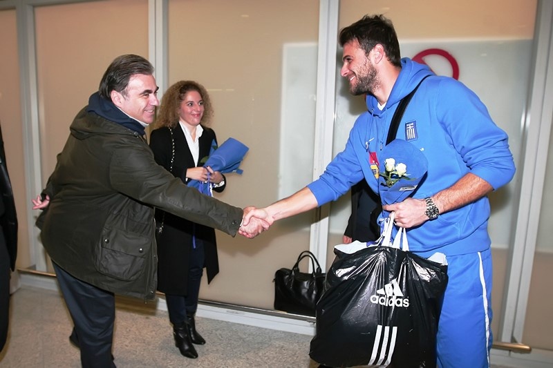 Εθνική Ελλάδος: Άφιξη και αποθέωση σε κλικ (photos)